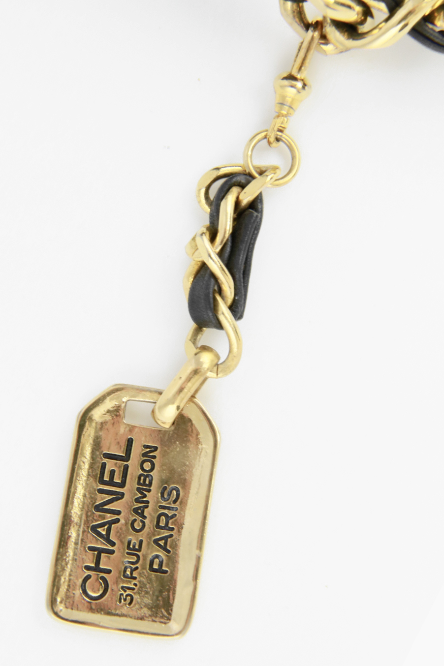 chanel belte chain logo