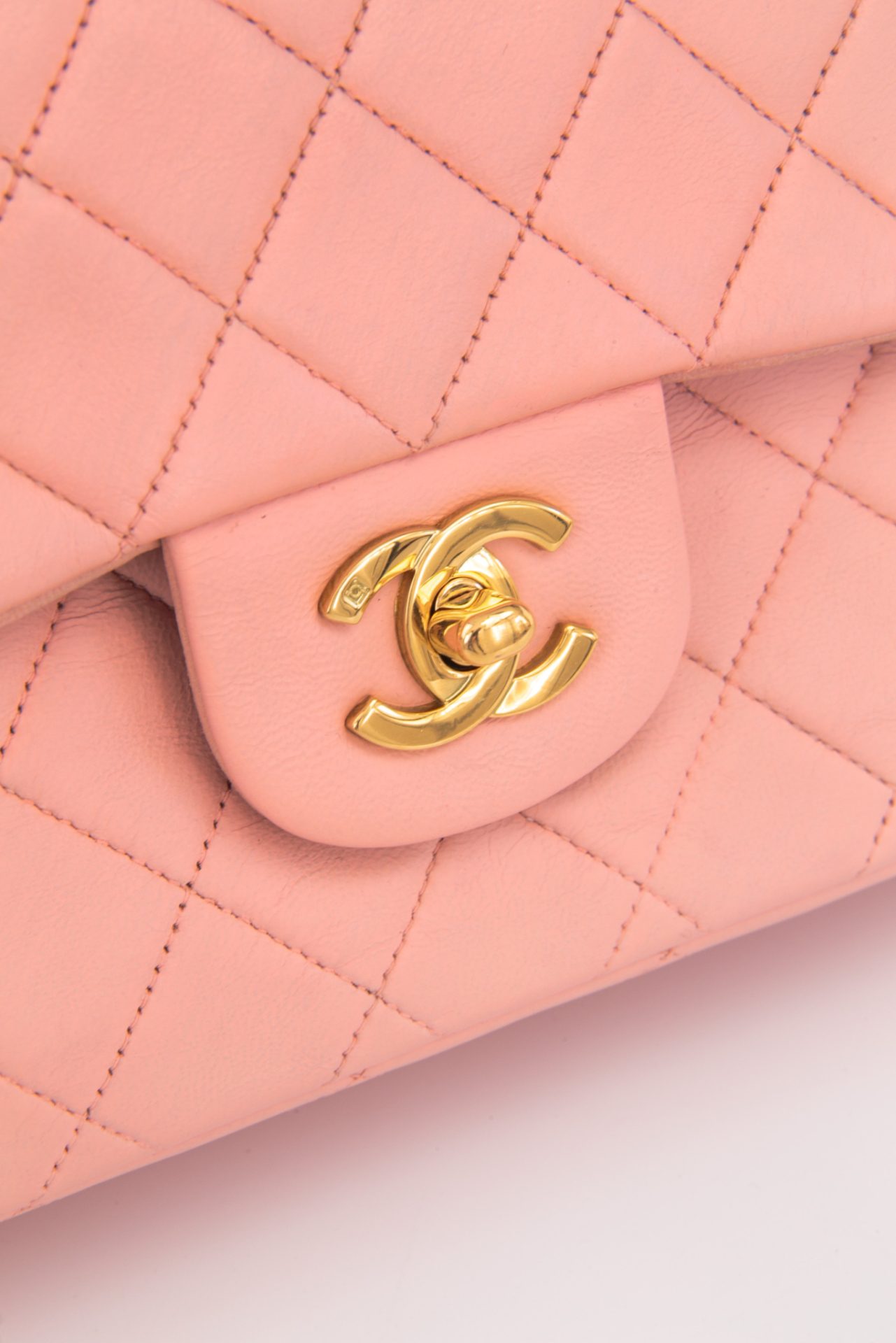chanel cc logo turnlock 24k gold with pink lambskin