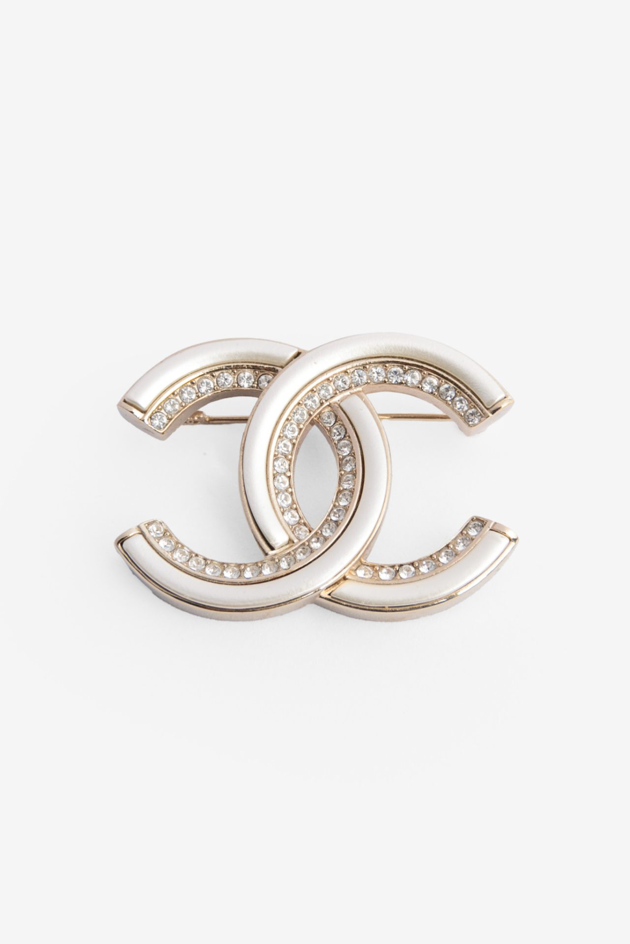 chanel brosje sølv diamanter