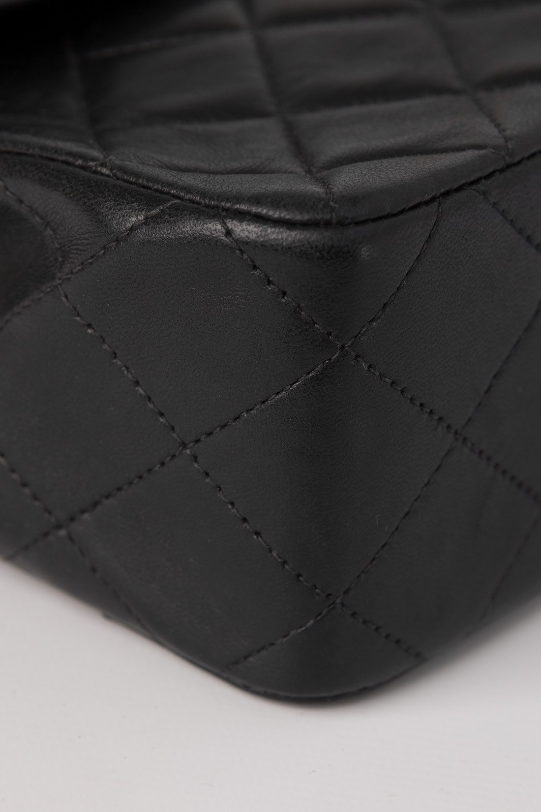 chanel edge of bag