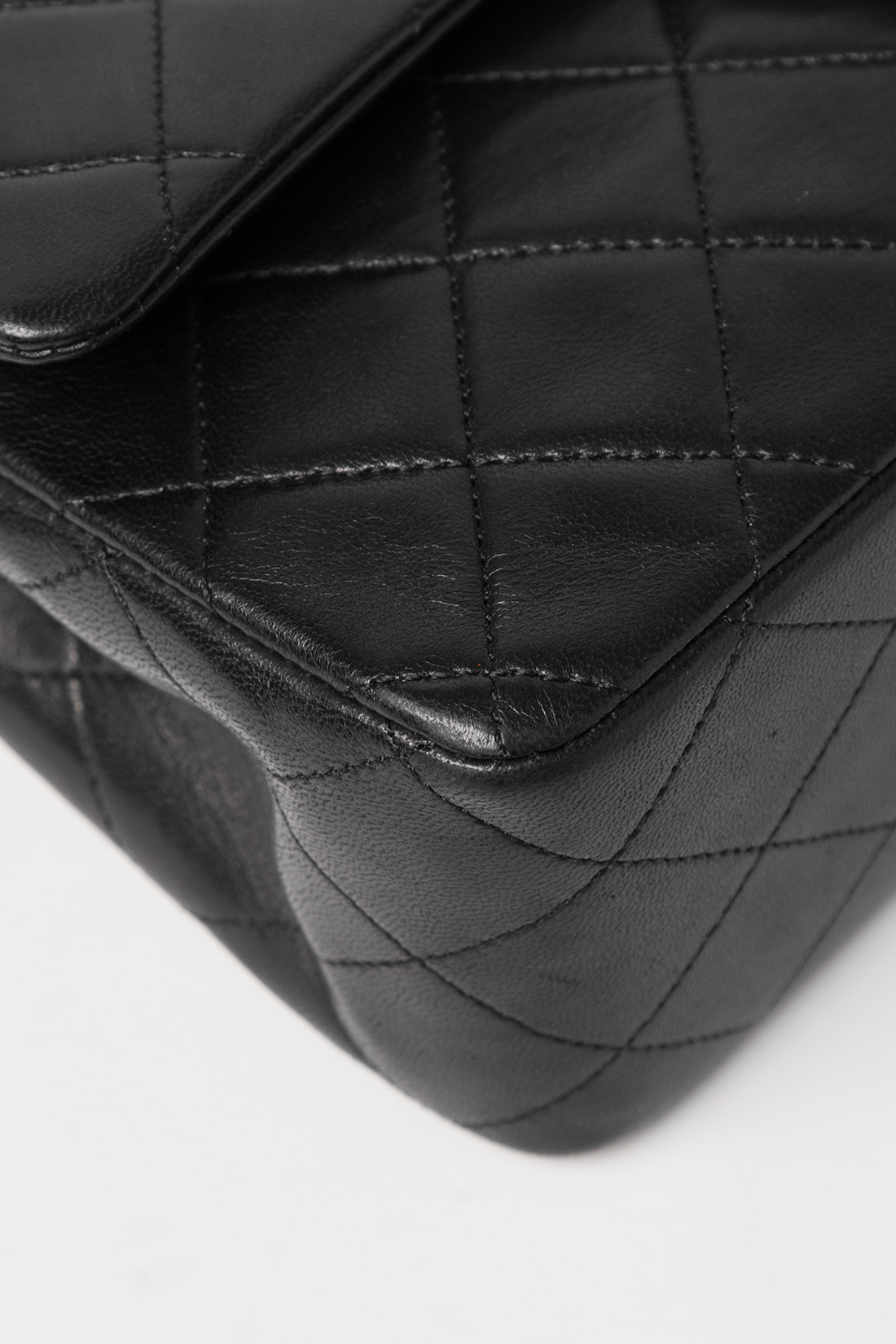 chanel bag edge
