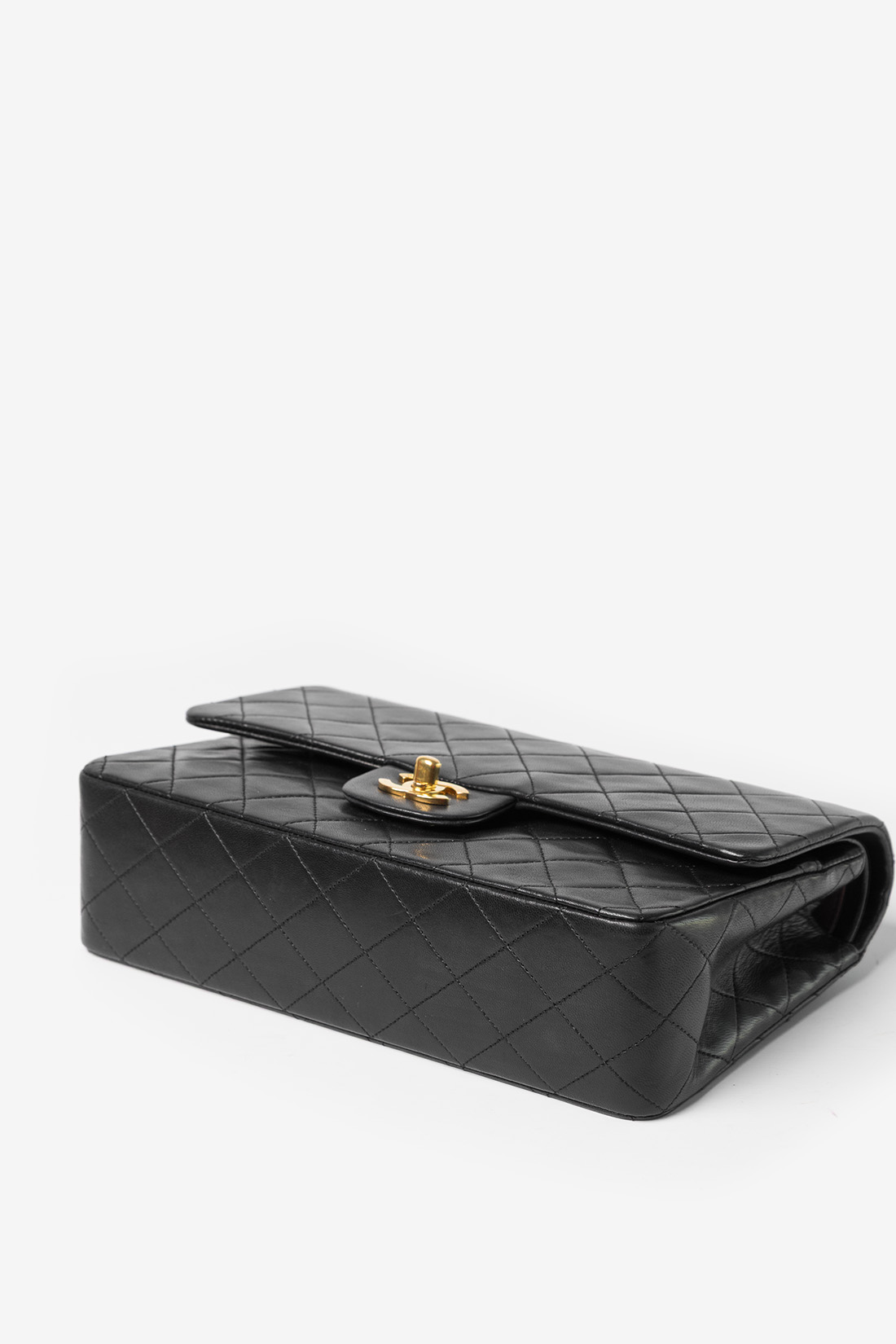 chanel medium edges of bag