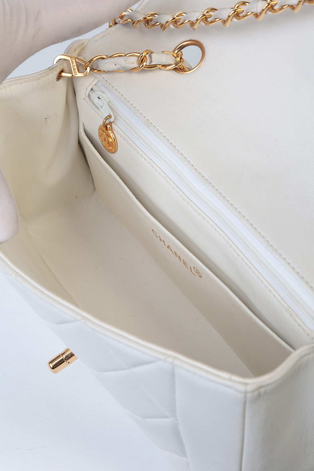 chanel diana interior