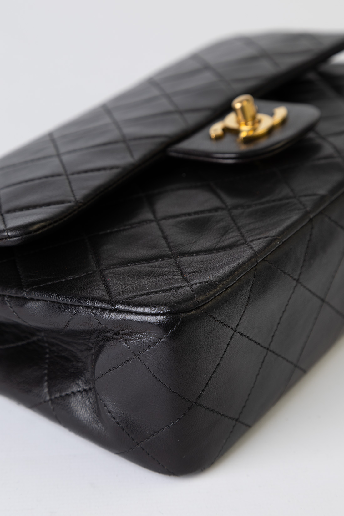 chanel bag edge