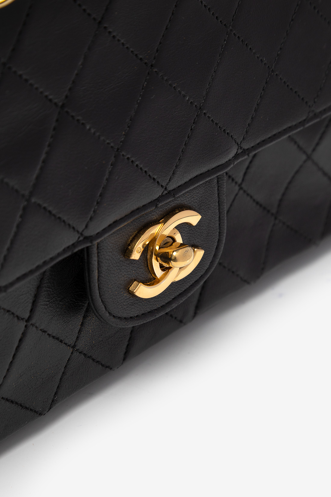 chanel turnlock cc logo