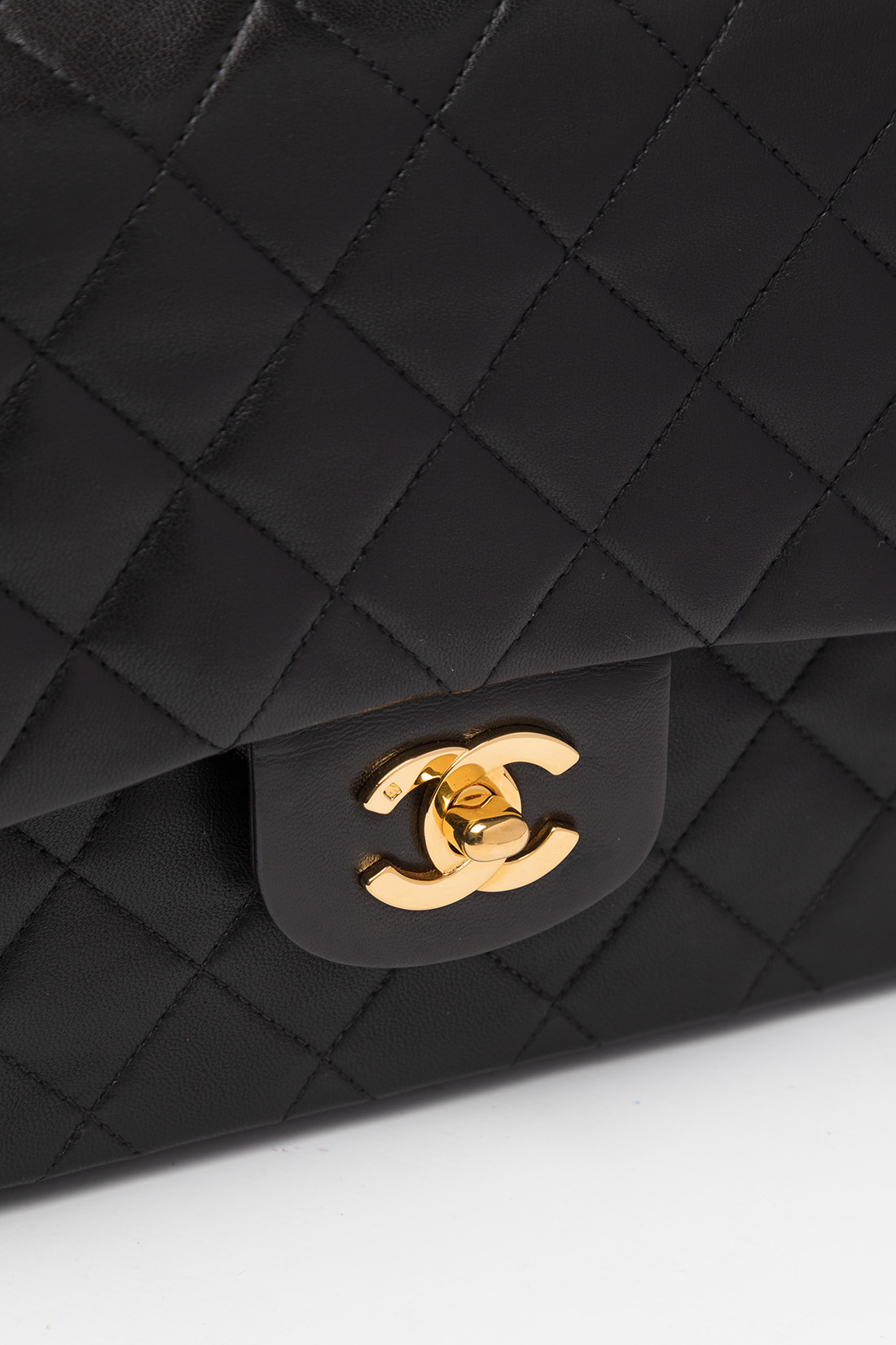 chanel logo gold