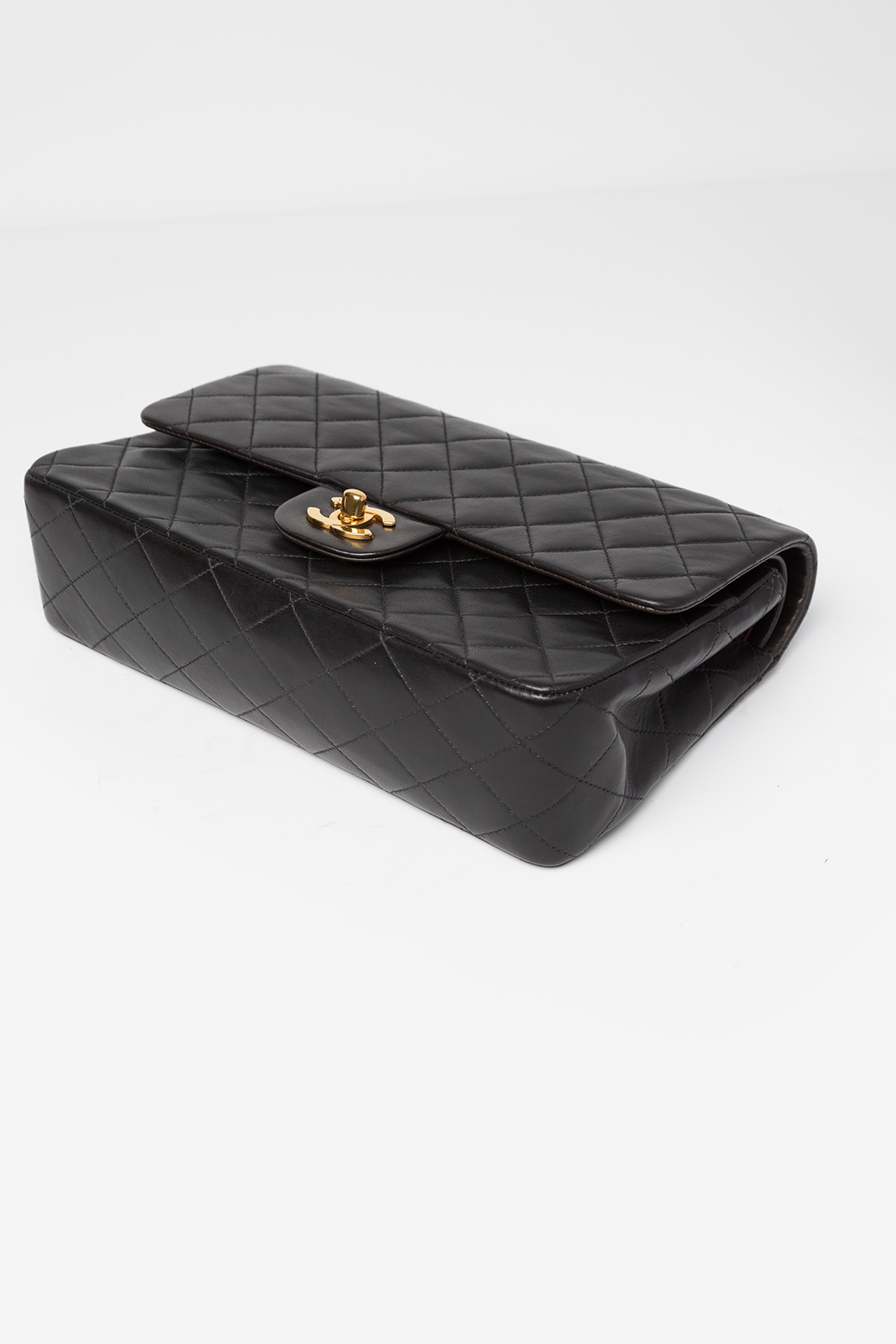 chanel vintage medium lambskin bag