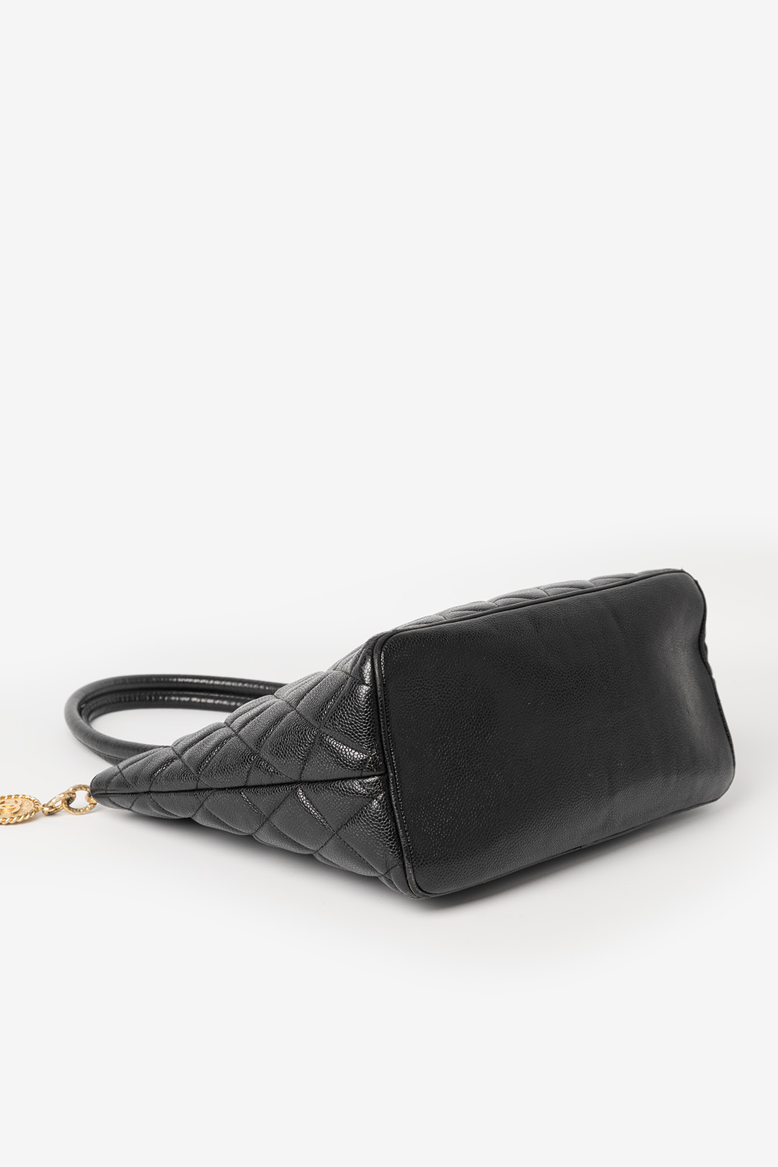 chanel tote base