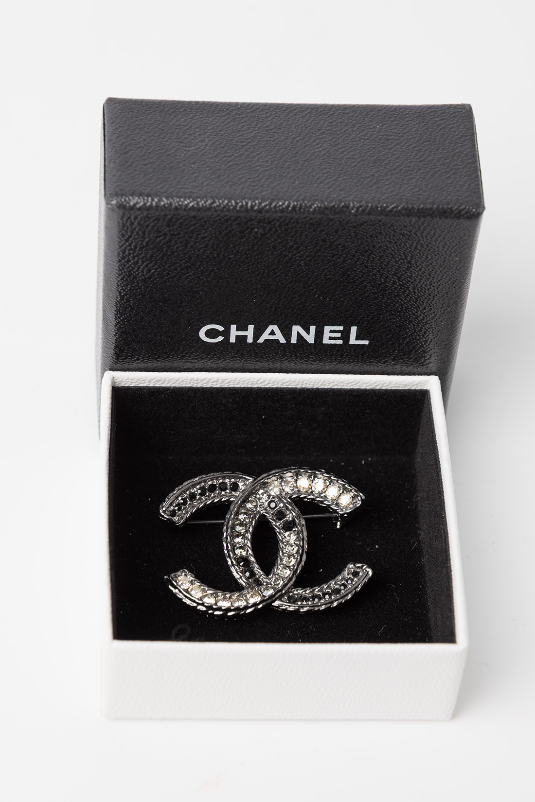chanel brooch black